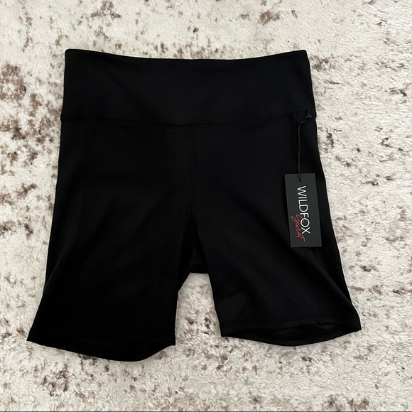 WILDFOX Sweat Contoured Biker Shorts Black Lemonade - Picture 4 of 13